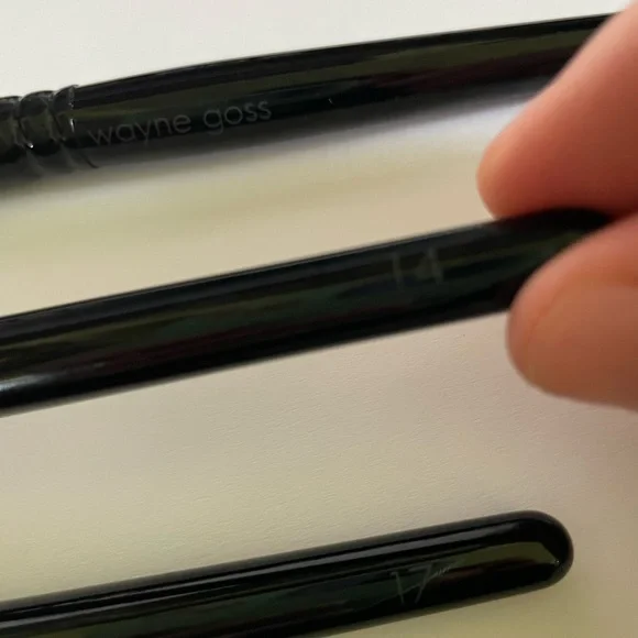 Wayne Goss Assorted Brush Set - Black Handles - Picture 8 of 10